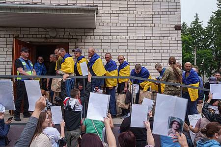 Evgeniy Maloletka/AP/dpa | Die Ukraine und Russland haben sich auf prinzipiell auf einen neuen Gefangenenaustausch geeinigt. (Archivbild)