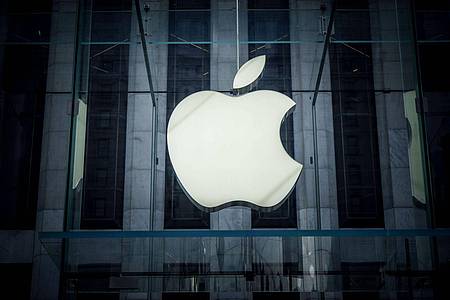 Michael Kappeler/dpa | Die Deutsche Umwelthilfe verklagt Apple wegen irreführender Werbung (Archivbild)