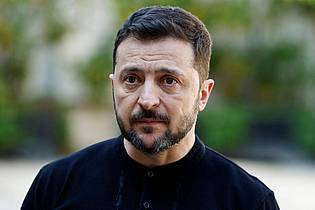 Stephanie Lecocq/Pool Reuters/dpa | Der ukrainische Präsident Selenskyj stellt an der Armeespitze noch einmal um. (Archivbild)