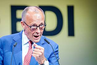 Kay Nietfeld/dpa | Merz unterstützt die Luftangriffe, ohne das Wort «Drecksarbeit» zu wiederholen.