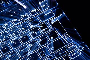 Sebastian Gollnow/dpa | Die Täter sitzen bei Cyberstraftaten oft im Ausland. (Symbolbild)