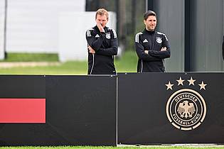 Federico Gambarini/dpa | Julian Nagelsmann (l) will mit der Nationalmannschaft ins Finale der Nations League. 