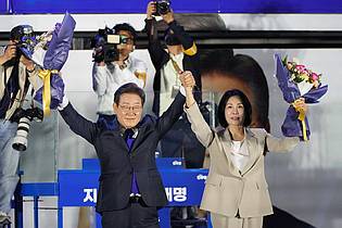 Lee Jin-man/AP/dpa | Lees Aufsteiger-Biografie spiegelt eindrücklich den Aufstieg Südkoreas wider.