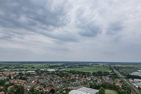 Lars Penning/dpa | Der Deutsche Wetterdienst hat bundesweit alle bestehenden Unwetterwarnungen vor schweren Gewittern aufgehoben.
