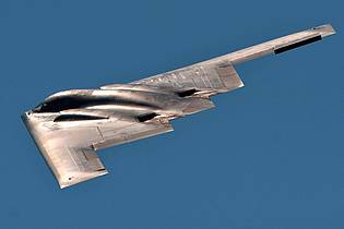 Nathan Gallahan/U.S. Air Force/dpa | Die schwere Bombe vom Typ GBU-57 kann nur von B-2-Tarnkappenbombern der US-Luftwaffe abgeworfen werden. (Handout)