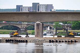 Robert Michael/dpa | Brücken, Straßen, Energienetze: Die deutsche Infrastruktur soll mit Milliardenschulden modernisiert werden. (Archivbild)