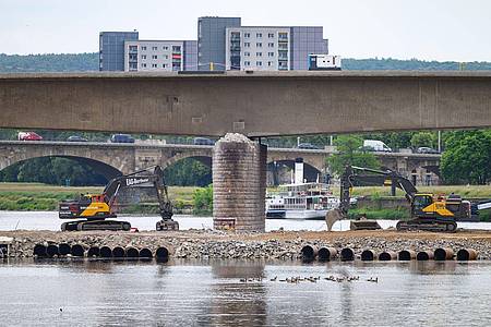 Robert Michael/dpa | Brücken, Straßen, Energienetze: Die deutsche Infrastruktur soll mit Milliardenschulden modernisiert werden. (Archivbild)