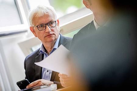 Christoph Schmidt/dpa | Nimmt Apple ins Visier: Der Chef der Deutschen Umwelthilfe, Jürgen Resch (Archivbild)