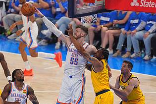 Kyle Phillips/AP/dpa | Hartenstein musste erneut hart arbeiten.