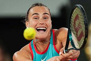 Thibault Camus/AP/dpa | Aryna Sabalenka steht in Paris erstmals im Finake.