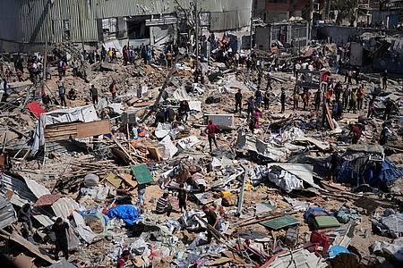 Abdel Kareem Hana/AP/dpa | Die Lage im Gazastreifen ist katastrophal: Eine Mehrheit der EU-Staaten sprach sich zuletzt für einen härteren Kurs gegen Israel aus. (Archivbild)