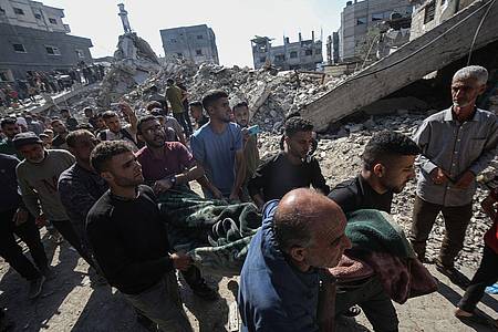 Omar Ashtawy/APA Images via ZUMA Press Wire/dpa | Kriegssschäden und zivilen Opfern zum Trotz: Vorerst geht Israels Armee weiter gegen die Hamas in Gaza vor. 