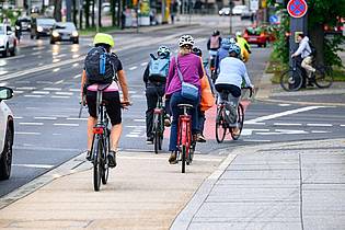 Robert Michael/dpa | Das Netz der Radwege ist ein wichtiger Aspekt für Radler. (Archivbild) 