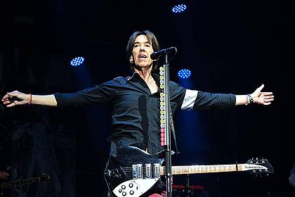 Felix Hörhager/dpa | Roxette-Mastermind Per Gessle genoss das Konzert in München sichtlich.