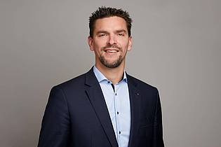 Leon Sinowenka/Bergische IHK/dpa | Henner Pasch hatte den Wehrdienst verweigert, heute sieht er das anders.
