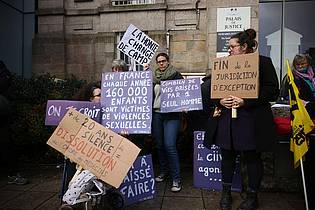Thomas Padilla/AP/dpa | Das Gerichtsverfahren sorgte in Frankreich für Erschütterung, auch weil die Gesundheitsbehörden den angeklagten Arzt nicht früher stoppten. (Archivbild)