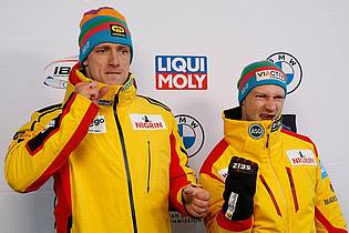 Jeff Swinger/AP/dpa | Thorsten Margis (l) will nun Olympia-Gold mit Team Johannes Lochner und fährt dann gegen seinen eisntigen Pilotne Francesco Friedrich.