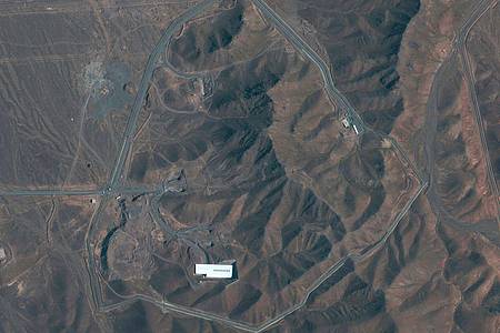 ---/Satellite image ©2019 Maxar Technologies/AP/dpa | Die angegriffene Atomanlage in Fordo gilt Israel als wichtigstes Ziel in seinem Krieg gegen den Iran. (Archivbild) 