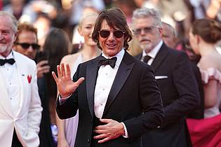 Scott A Garfitt/Invision/dpa | Am roten Teppich in Cannes wurde Tom Cruise von Fans umringt. (Archivbild)