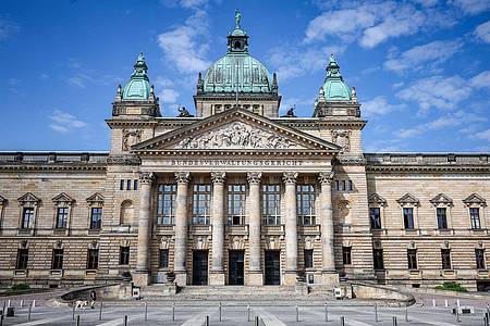 Jan Woitas/dpa | Das Bundesverwaltungsgericht Leipzig prüft das Verbot des rechtsextremen Magazins «Compact» (Symbolfoto) 