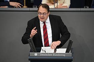 Katharina Kausche/dpa | Linken-Fraktionschef Sören Pellmann stößt sich am Inhalt der Kanzler-Worte. (Archivbild)