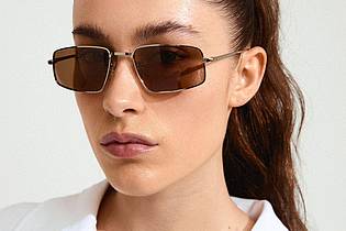 Pilgrim/dpa-tmn | Schlanke Fassungen aus Metall oder Kunststoff, wie die AMIYAH-Sonnenbrille von Pilgrim ab ca. 50 Euro, machen die Sonnenbrille im 2000er-Stil zum Hingucker des Sommers.