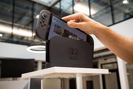 Christin Klose/dpa-tmn | Ab ins Dock mit der Switch 2: So wird aus dem Handheld eine stationäre Konsole - wie auch schon beim Vorgänger.