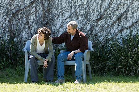 François Duhamel/MDR/AMAZON CONTENT SERVICES/dpa | Vater David (Steve Carell, r) und Sohn Nic Sheff (Timothée Chalamet, l) müssen reden.