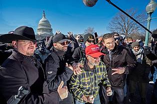 J. Scott Applewhite/AP/dpa | Mit ihrem Sturm aufs Kapitol griffen die Trump-Anhänger auch ein Symbol der US-Demokratie an. (Archivbild)