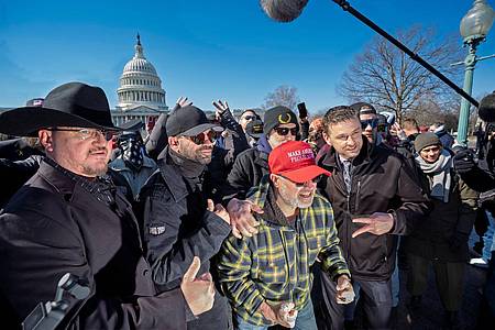 J. Scott Applewhite/AP/dpa | Mit ihrem Sturm aufs Kapitol griffen die Trump-Anhänger auch ein Symbol der US-Demokratie an. (Archivbild)