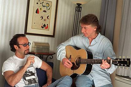 JIM COOPER/AP/dpa | «Er war mein Freund, mein Songwriting-Partner und ein großartiger und vielseitiger Gitarrist, der den größten Sinn für Humor hatte», schrieb Paul Rodgers über seinen Band-Kollegen Mick Ralphs. (Archivfoto)