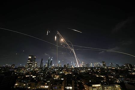Leo Correa/AP/dpa | Iran hat mit einem Gegenangriff auf Israel begonnen.