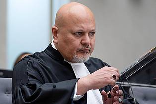Peter Dejong/AP/dpa | Microsoft war wegen der Blockade des E-Mail-Kontos des Chefanklägers des Internationalen Strafgerichtshofs, Karim Khan, zunehmend in die Schusslinie geraten. 