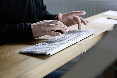 Tippen auf Tastatur