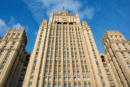 Bernd Thissen/dpa | Das russische Außenministerium hat auf die US-Angriffe auf iranische Atomanlagen ablehnend reagiert. (Archivbild)