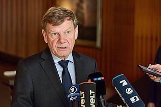 Georg Wendt/dpa | Außenminister Johann Wadephul (CDU) will mitten im Krieg zwischen Israel und Iran gemeinsam mit seinen Kollegen aus Frankreich und Großbritannien in Genf bei einem Gespräch mit dem iranischen Außenminister ausloten, ob neue Verhandlungen mit dem Iran über dessen Atomprogramm sinnvoll sein könnten.