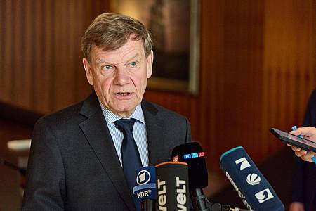 Georg Wendt/dpa | Außenminister Johann Wadephul (CDU) will mitten im Krieg zwischen Israel und Iran gemeinsam mit seinen Kollegen aus Frankreich und Großbritannien in Genf bei einem Gespräch mit dem iranischen Außenminister ausloten, ob neue Verhandlungen mit dem Iran über dessen Atomprogramm sinnvoll sein könnten.
