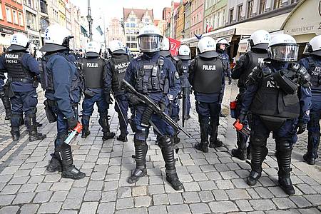Maciej Kulczynski/PAP/dpa | Vor dem Finale war es auf den Straßen Breslaus unruhig.