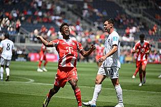 Sven Hoppe/dpa | Der erste Torschütze der Club-WM: Kingsley Coman (l) bejubelt das 1:0.