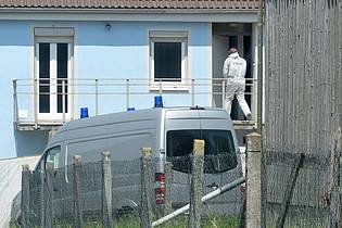 Stefan Puchner/dpa | Leichenteile im Garten des Hauses brachten die Ermittlungen ins Rollen. (Archivbild)