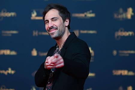 Hendrik Schmidt/dpa | Für seine neue Single «Wimpernschlag» arbeitete Max Giesinger mit seinem guten Freund Johannes Oerding zusammen. (Archivbild)