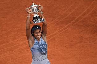 Christophe Ena/AP/dpa | Coco Gauff dachte im Moment des Triumphs auch an die Minderheiten in den USA, die unter dem aktuellen Präsidenten Donald Trump leiden.