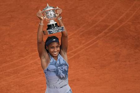 Christophe Ena/AP/dpa | Coco Gauff dachte im Moment des Triumphs auch an die Minderheiten in den USA, die unter dem aktuellen Präsidenten Donald Trump leiden.
