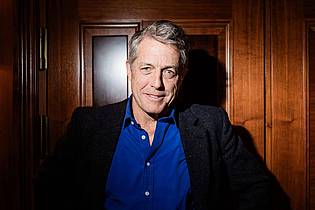 Christoph Soeder/dpa | Mit seinem Hundeblick galt Hugh Grant früher als Frauenschwarm, so wie in der Romanze «Notting Hill». (Archivbild)