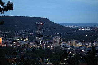 Bodo Schackow/dpa-zentralbild/dpa | Jena und das Hochhaus Jentower. (Archivbild)