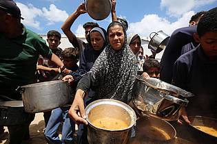 Omar Ashtawy/APA Images via ZUMA Press Wire/dpa | Viele Menschen in Gaza sind hungrig und verzweifelt. (Archivbild)