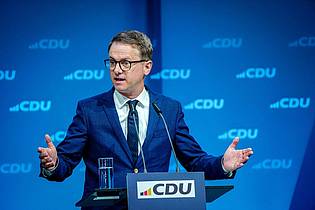 Kay Nietfeld/dpa | CDU-Generalsekretär Casten Linnemann ist dafür, mutmaßlich Arbeitsunwilligen das Bürgergeld komplett zu streichen. (Archivfoto)
