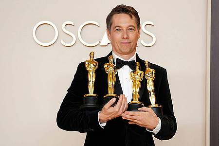 Jordan Strauss/Invision/AP/dpa | Oscars 2025: Sean Baker war der Gewinner der Preise für das beste Originaldrehbuch, den besten Filmschnitt, die beste Regie und den besten Film für «Anora».