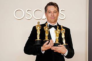 Jordan Strauss/Invision/AP/dpa | Oscars 2025: Sean Baker war der Gewinner der Preise für das beste Originaldrehbuch, den besten Filmschnitt, die beste Regie und den besten Film für «Anora».