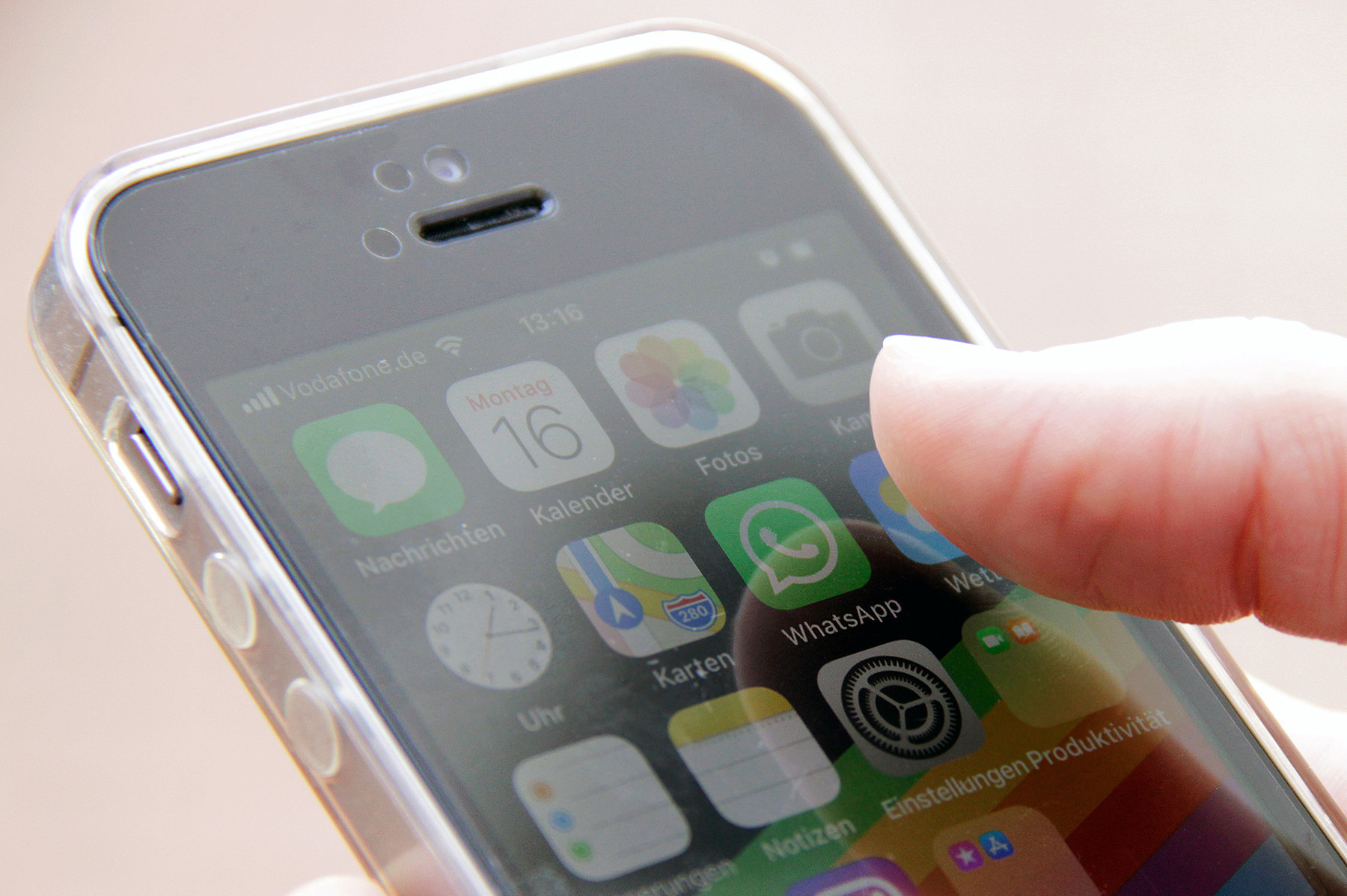 Radio Lippe ist jetzt auch per WhatsApp erreichbar